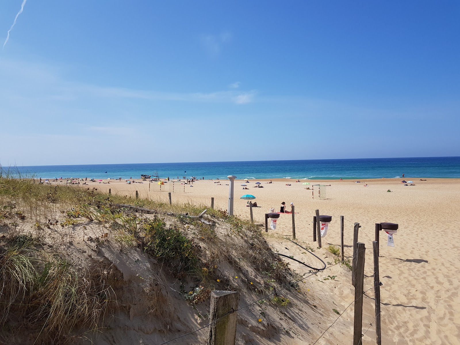 Foto di Plage du metro con una superficie del sabbia beige