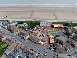 Foto von Dymchurch beach und die siedlung