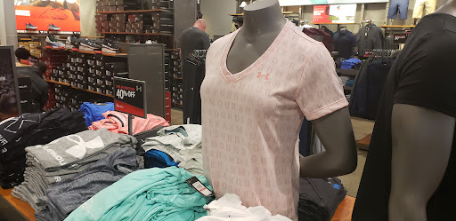Clothing Store «Under Armour Factory House», reviews and photos, 3026 Outlet Dr, Edinburgh, IN 46124, USA