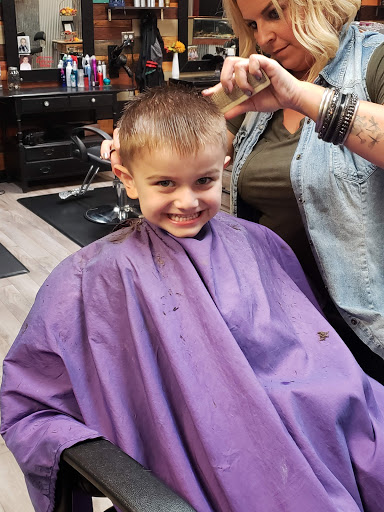 Beauty Salon «Salon Beaux Cheveux», reviews and photos, 810 Broadway, Highland, IL 62249, USA