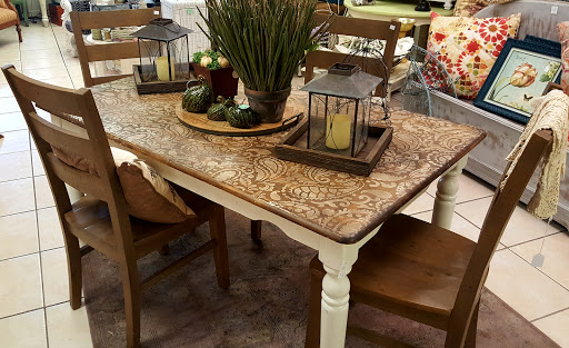 Furniture Store «3 Vintage Chicks», reviews and photos, 13012 N Cave Creek Rd, Phoenix, AZ 85022, USA