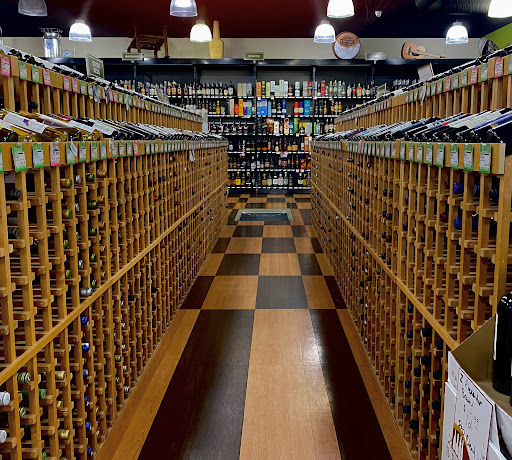Liquor Store «The New Wine Regions Discount Wines & Liquors», reviews and photos, 2423 US-27, Clermont, FL 34711, USA