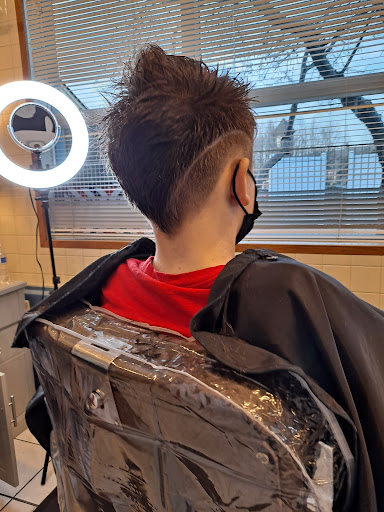 Barber Shop «Cut Loose Caboose Barber Shop», reviews and photos, 240 NW Gilman Blvd, Issaquah, WA 98027, USA