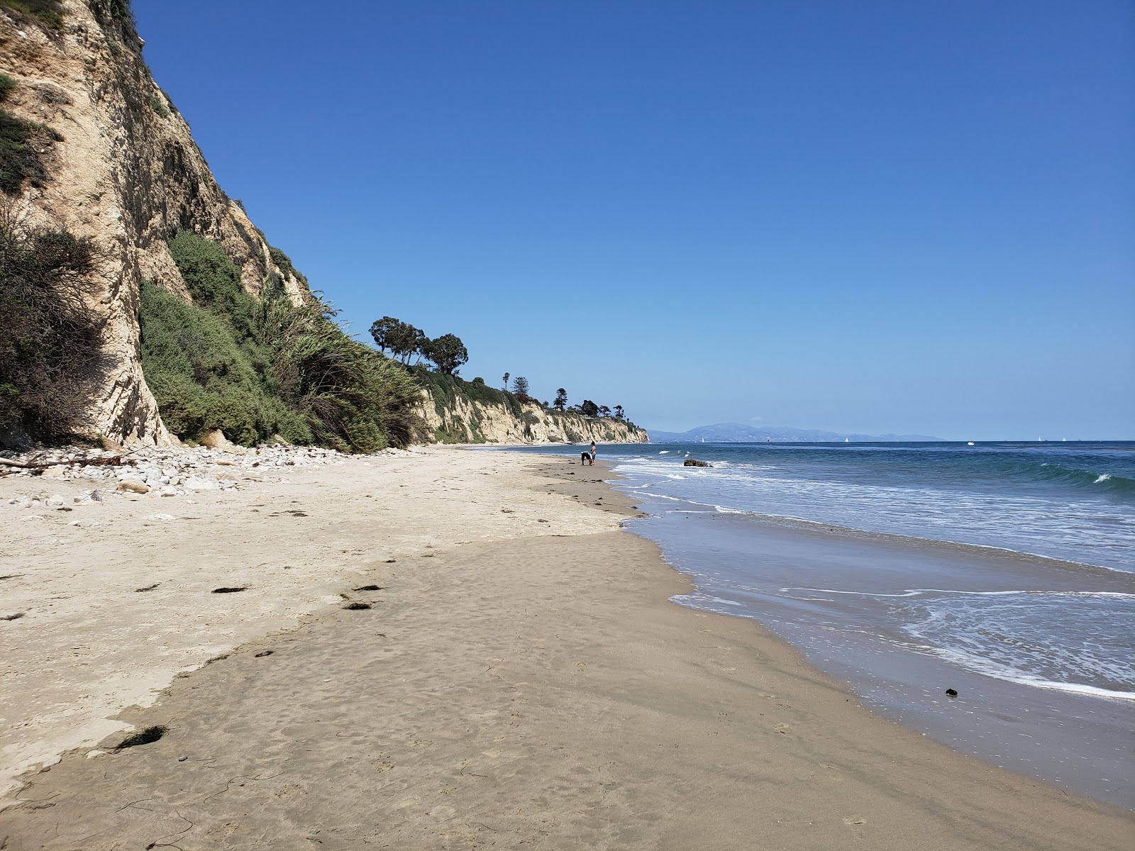Foto de Arroyo Burro Beach com areia brilhante superfície