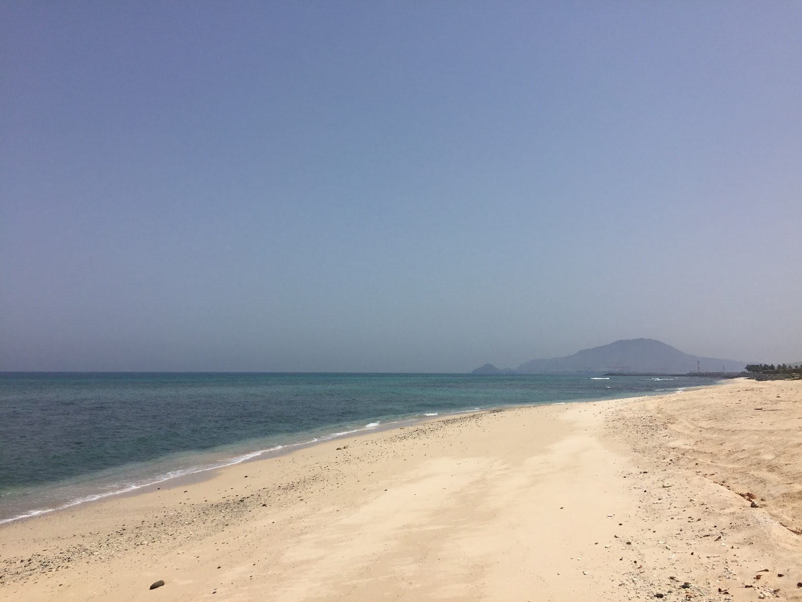 Zubara Beach的照片 带有碧绿色纯水表面