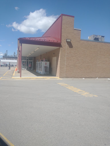 Grocery Store «Andover Sparkle Market», reviews and photos, 97 Public Sq, Andover, OH 44003, USA