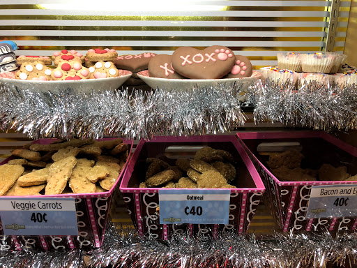 Pet Supply Store «Brookside Barkery & Bath», reviews and photos, 118 W 63rd St, Kansas City, MO 64113, USA