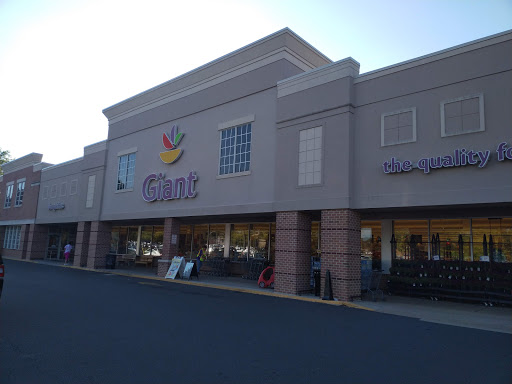 Grocery Store «Giant», reviews and photos, 1454 Chain Bridge Rd, McLean, VA 22101, USA
