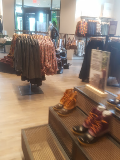 Clothing Store «L.L.Bean», reviews and photos, 701 Lynnhaven Pkwy, Virginia Beach, VA 23452, USA