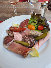 Charcuterie du Restaurant de cuisine traditionnelle AUBERGE DE L'HIRONDELLE à Saint-Cirq - n°8