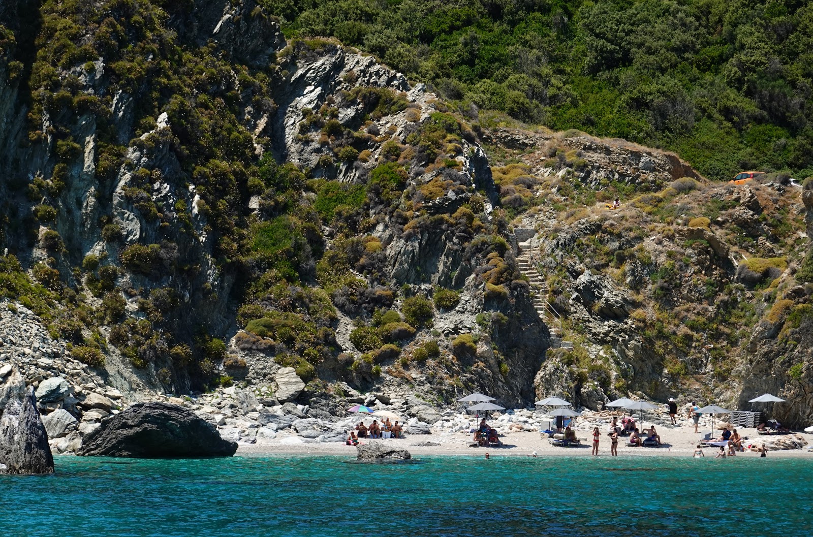 Valokuva Agios Ioannis beachista. sisältäen pieni lahti