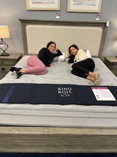 Furniture Store «Raymour & Flanigan Furniture and Mattress Store», reviews and photos, 895 E Gate Blvd, Garden City, NY 11530, USA