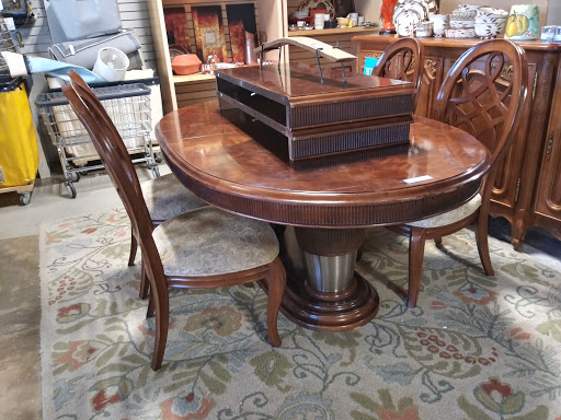 Furniture Store «Finders Keepers Consignment Furniture & Decor», reviews and photos, 2853 E College Ave, Decatur, GA 30030, USA