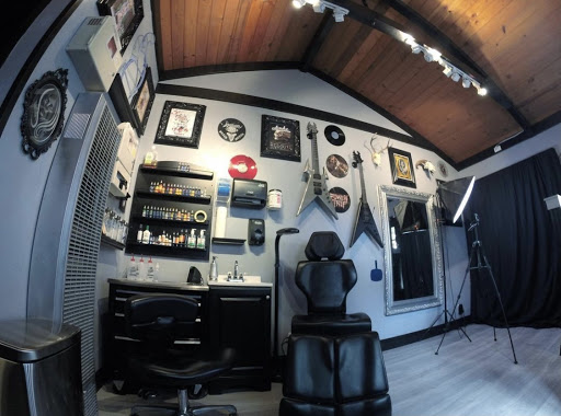 Tattoo Shop «Heavy Water Tattoo», reviews and photos, 22606 E Cliff Dr, Santa Cruz, CA 95062, USA