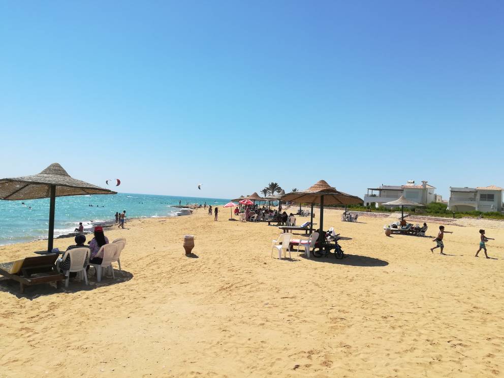 Paradise resort beach的照片 带有明亮的沙子表面