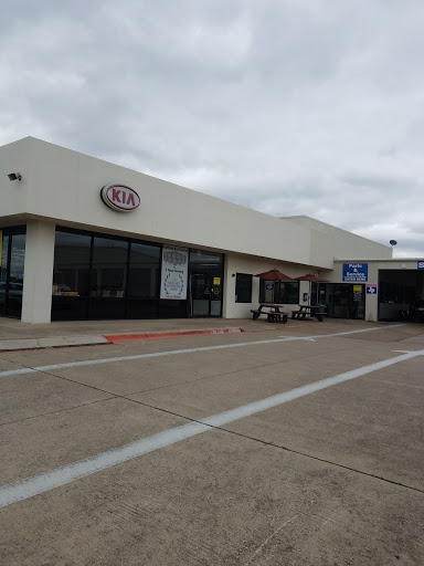 Car Dealer «Huffines Kia Corinth», reviews and photos, 5150 S Interstate 35 E, Denton, TX 76210, USA