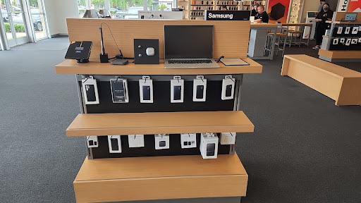 Cell Phone Store «Verizon», reviews and photos, 1489 W Pipeline Rd, Hurst, TX 76053, USA