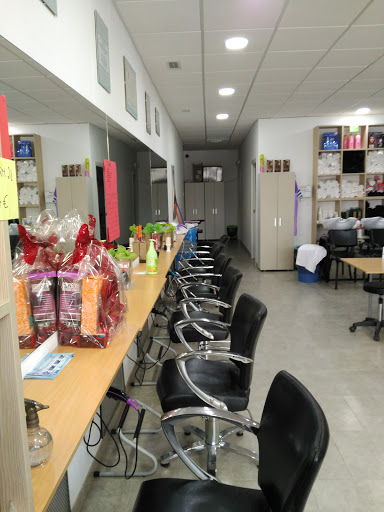 Academia de Peluquería Vanesa Oblare formación en Churriana de la Vega, Granada