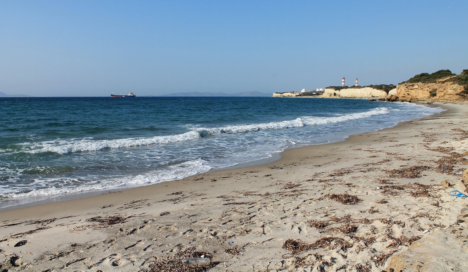 Photo of Atsa beach with gray sand surface