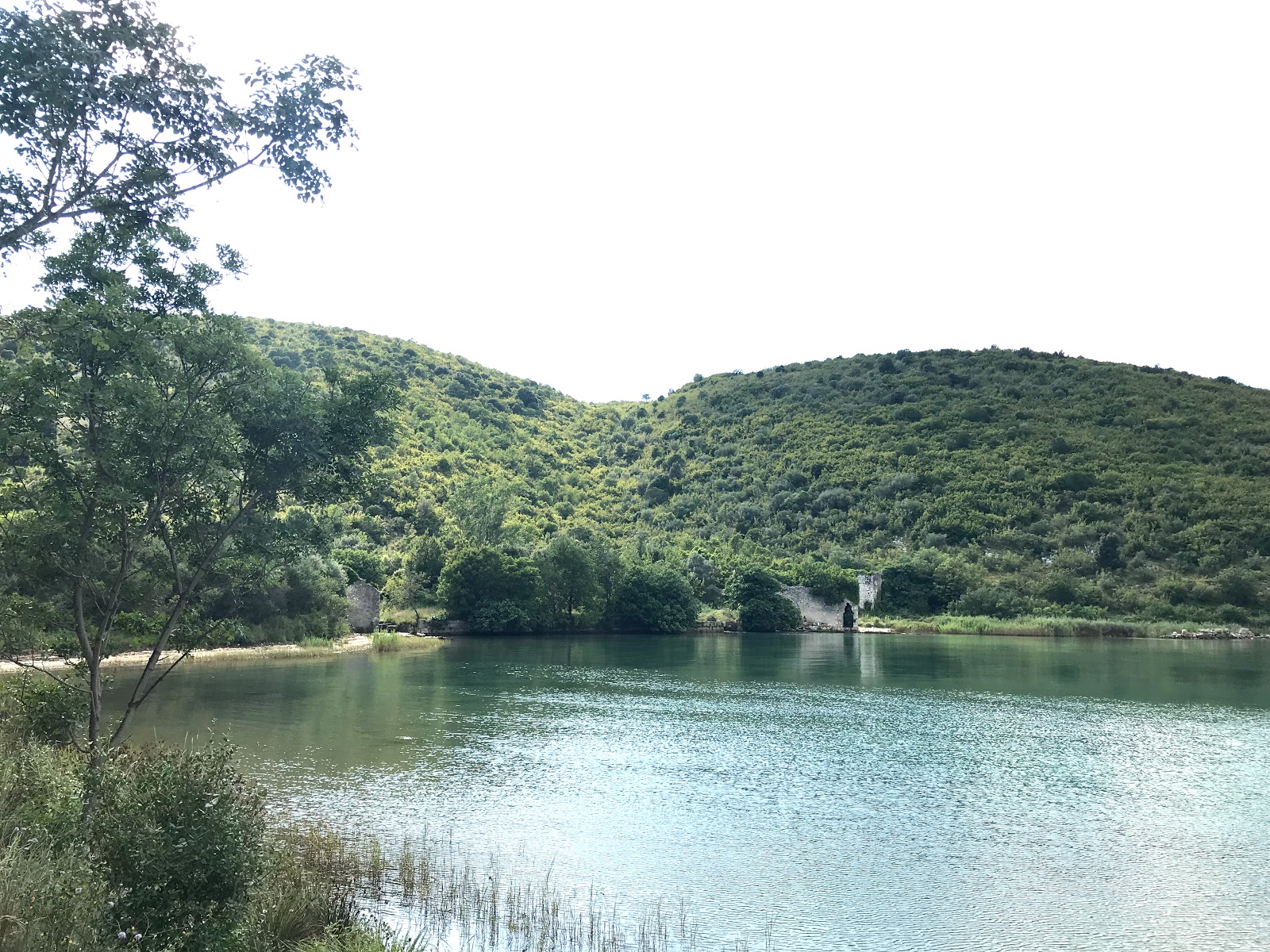 Foto von Budava beach mit felsiges gelände Oberfläche