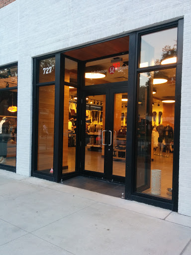 Sportswear Store «lululemon athletica Hyde Park Village», reviews and photos, 727 S Dakota Ave, Tampa, FL 33606, USA