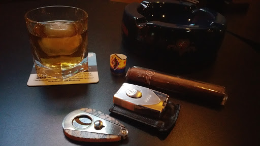 Cigar Shop «Island Girl Cigar Bar», reviews and photos, 7860 Gate Pkwy #115, Jacksonville, FL 32256, USA