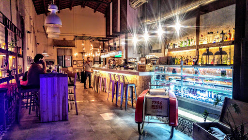 Co.          Co.          &Cia.           Restaurante Terraza Bar