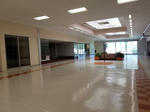 Shopping Mall «Innsbruck Mall», reviews and photos, 85 Tunnel Rd #40, Asheville, NC 28805, USA