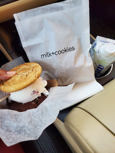 milkcookies image