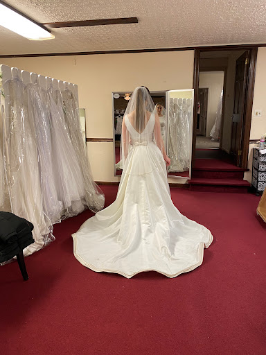 Bridal Shop «Country Threads Bridal by Gail», reviews and photos, 194 Doe Run Rd, Manheim, PA 17545, USA