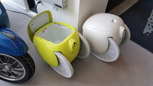 Motor Scooter Dealer «Vespa of Sherman Oaks», reviews and photos, 13629 Ventura Blvd, Sherman Oaks, CA 91423, USA