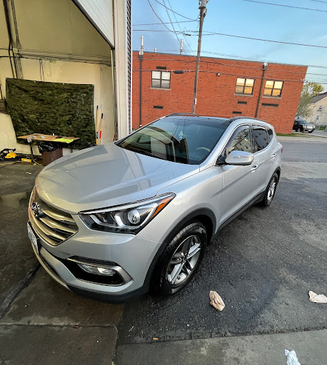 In-N-Out Auto Detailing en Central Falls