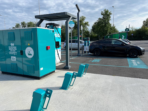 Borne de recharge de véhicules électriques Allego Station de recharge Lescar