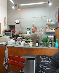 Atmosphère du Sandwicherie Saveurs et Terroirs à Arles - n°12