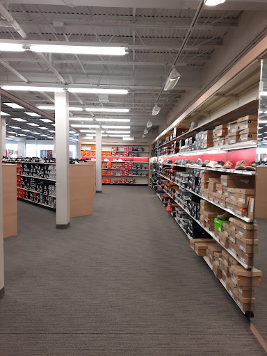 Shoe Store «Famous Footwear», reviews and photos, 1665 Olentangy River Rd, Columbus, OH 43212, USA