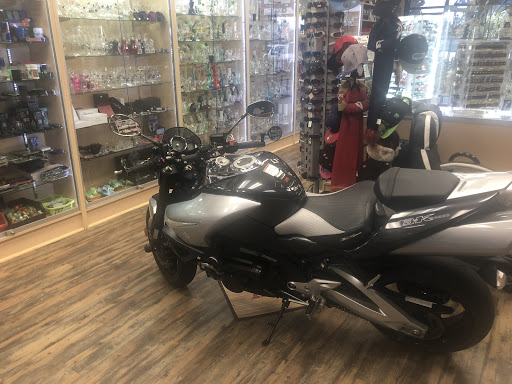 Tobacco Shop «Puff&Pass Smoke Shop», reviews and photos, 14151 Ramona Blvd #2B, Baldwin Park, CA 91706, USA