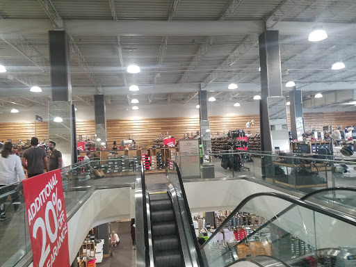 Shoe Store «DSW Designer Shoe Warehouse», reviews and photos, 357 Old Country Rd, Carle Place, NY 11514, USA