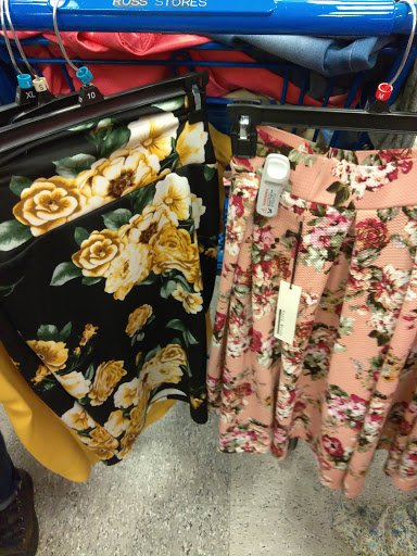 Clothing Store «Ross Dress for Less», reviews and photos, 19330 Plummer St, Northridge, CA 91324, USA