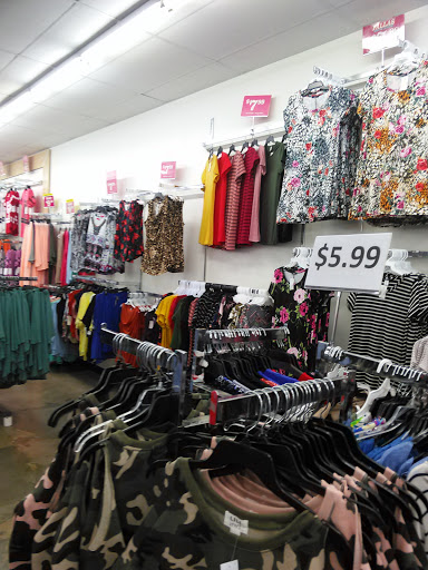 Discount Store «Fallas Paredes Discount Stores», reviews and photos, 26 E Baseline Rd #110, Phoenix, AZ 85040, USA