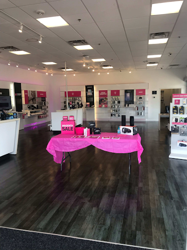 Cell Phone Store «T-Mobile Arlington», reviews and photos, 6401 S Cooper St Suite 145a, Arlington, TX 76001, USA