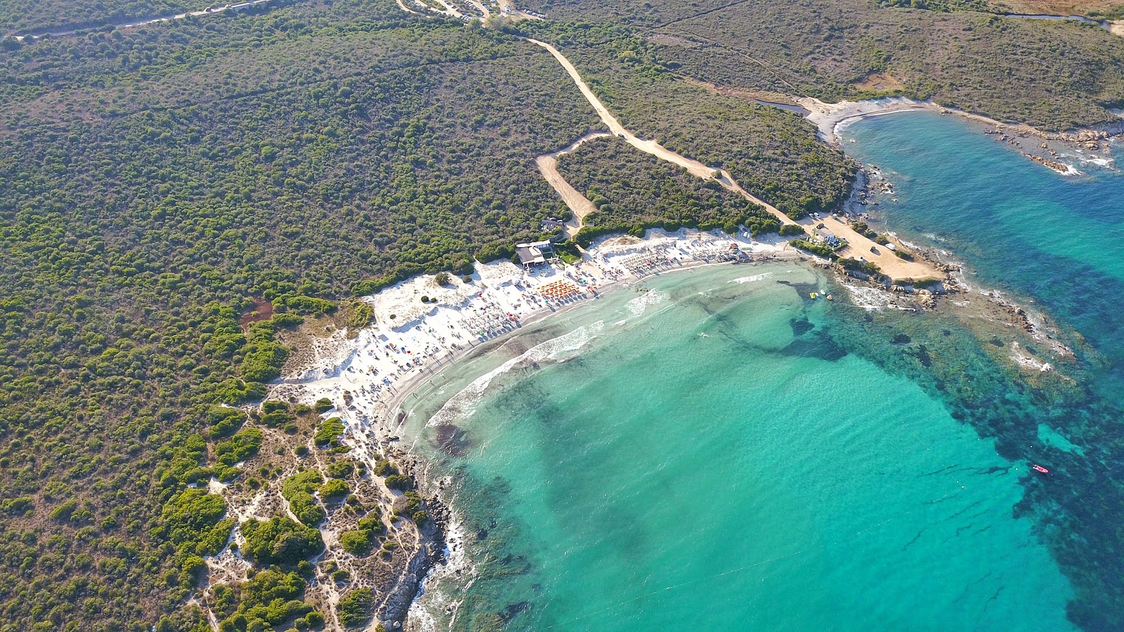 Zdjęcie Spiaggia di Rena Bianca z powierzchnią turkusowa czysta woda