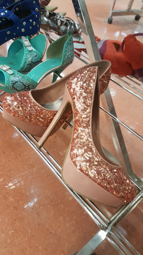 Thrift Store «Goodwill Palm Beach Gardens Boutique/Vintage Shoppe & Donation Center», reviews and photos