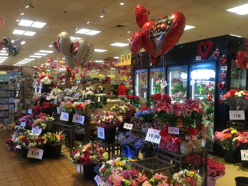 Grocery Store «Schnucks», reviews and photos, 4500 W Lloyd Expy, Evansville, IN 47712, USA