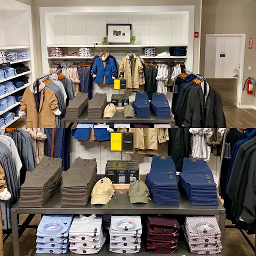 Clothing Store «Banana Republic», reviews and photos, 454 Evergreen Ct, Central Valley, NY 10917, USA