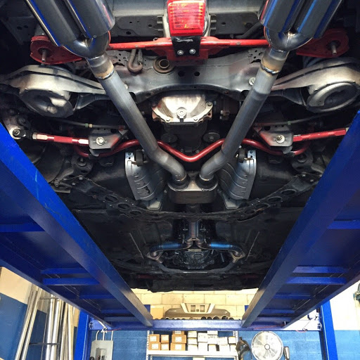 Muffler Technician image