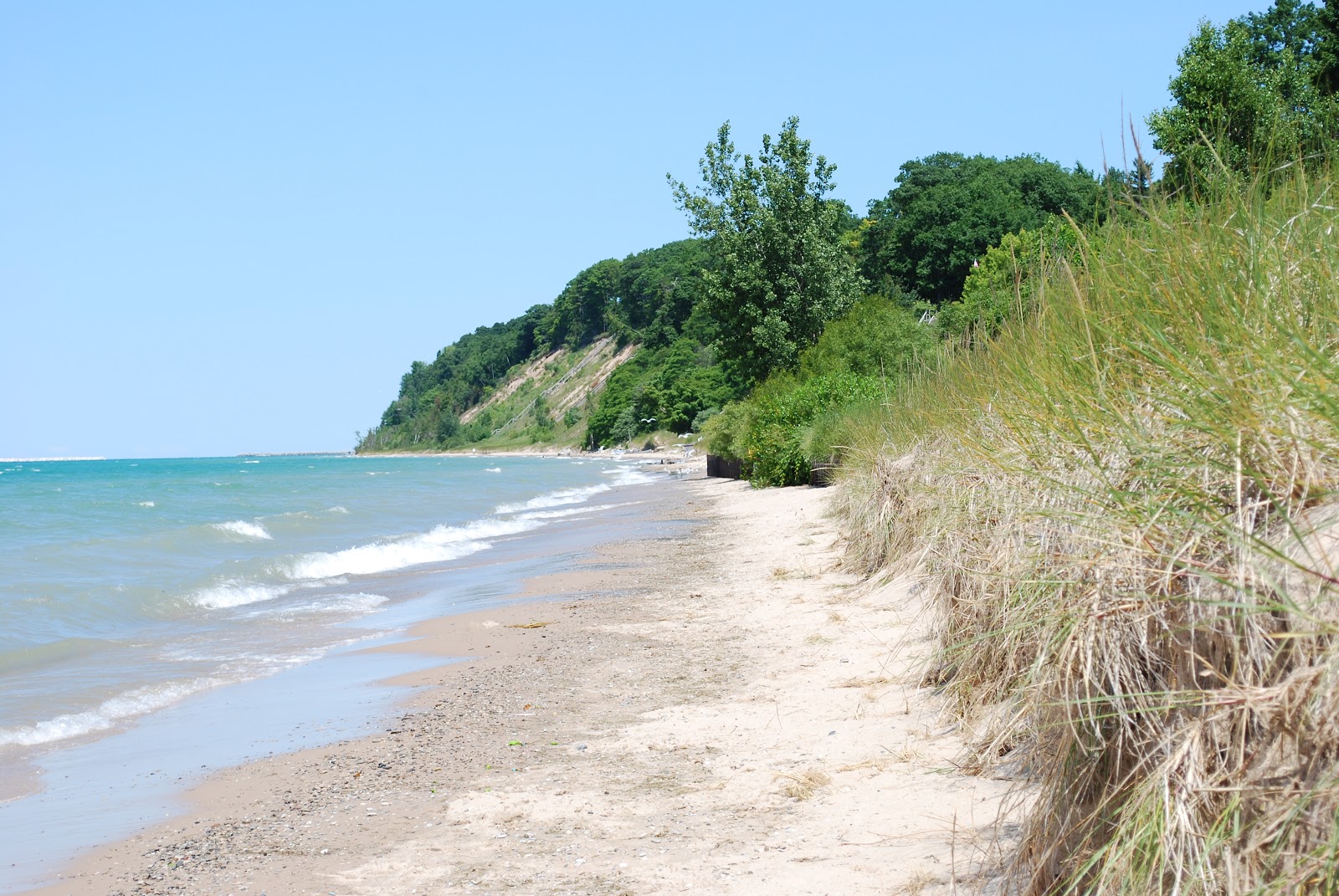 Fotografie cu Summit Park Beach cu o suprafață de nisip gri și pietricele