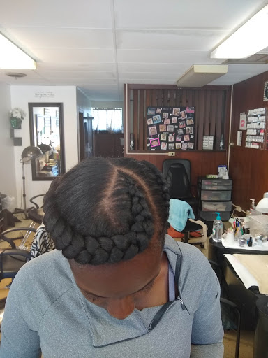 Beauty Salon «Studio 214 Nails & Beauty», reviews and photos, 2695 N Haven Blvd #5, Cuyahoga Falls, OH 44223, USA