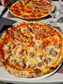 Pizzeria Le Tre Rose Via C. Battisti, 32, 22020 Olgiate Comasco CO, Italia