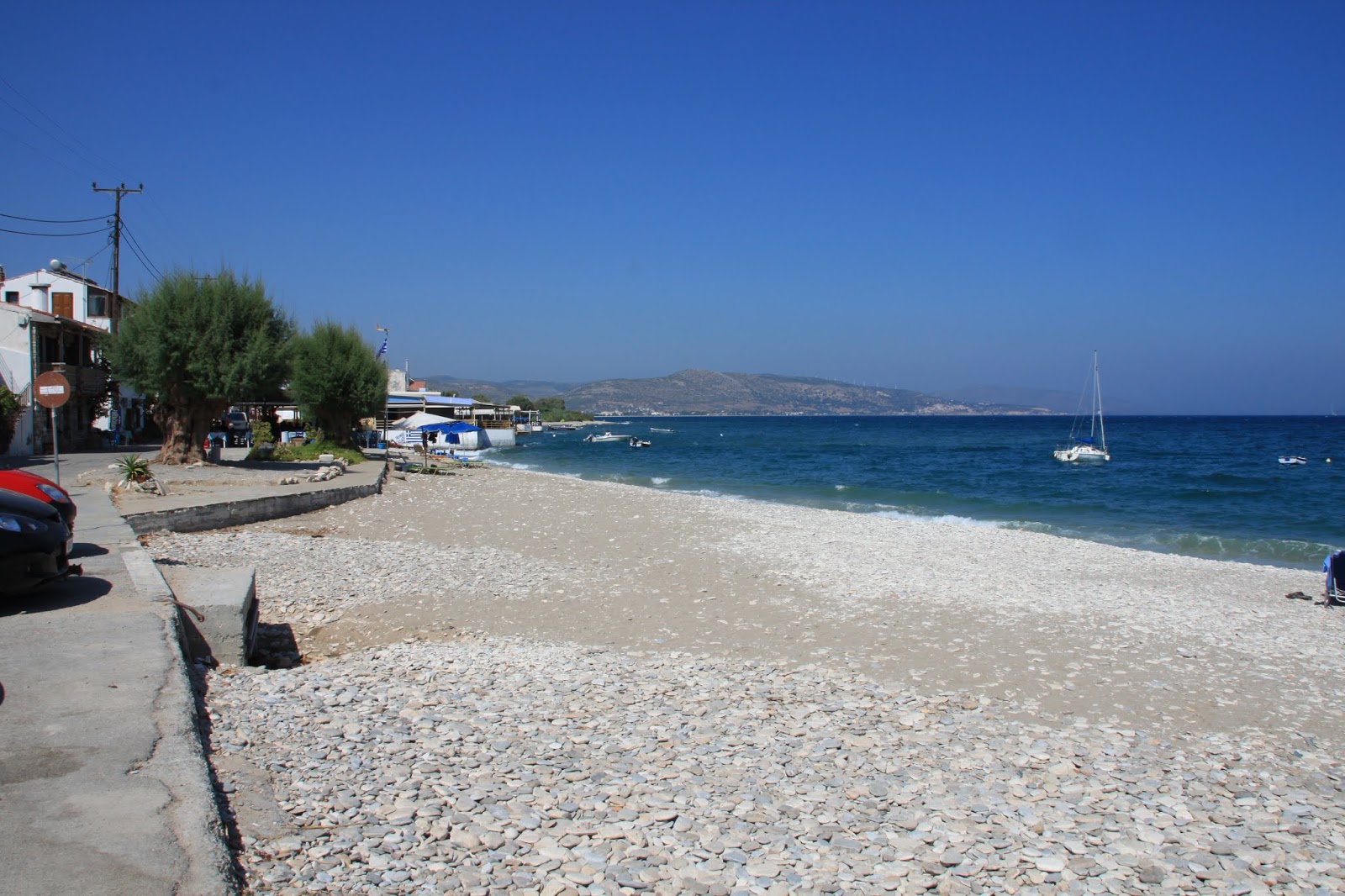 Fotografie cu Pappa beach II cu o suprafață de apă pură albastră
