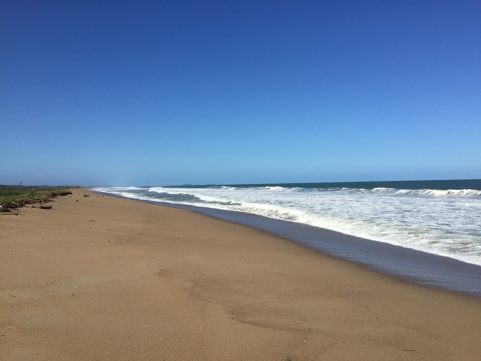 Fotografija Plaža Barra Velha z svetel pesek površino